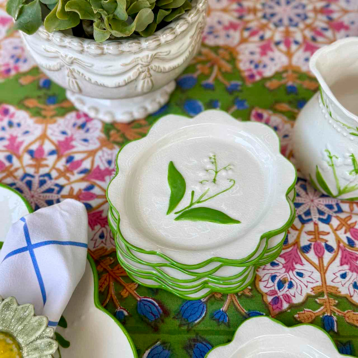 Lily Scalloped Snack Plate
