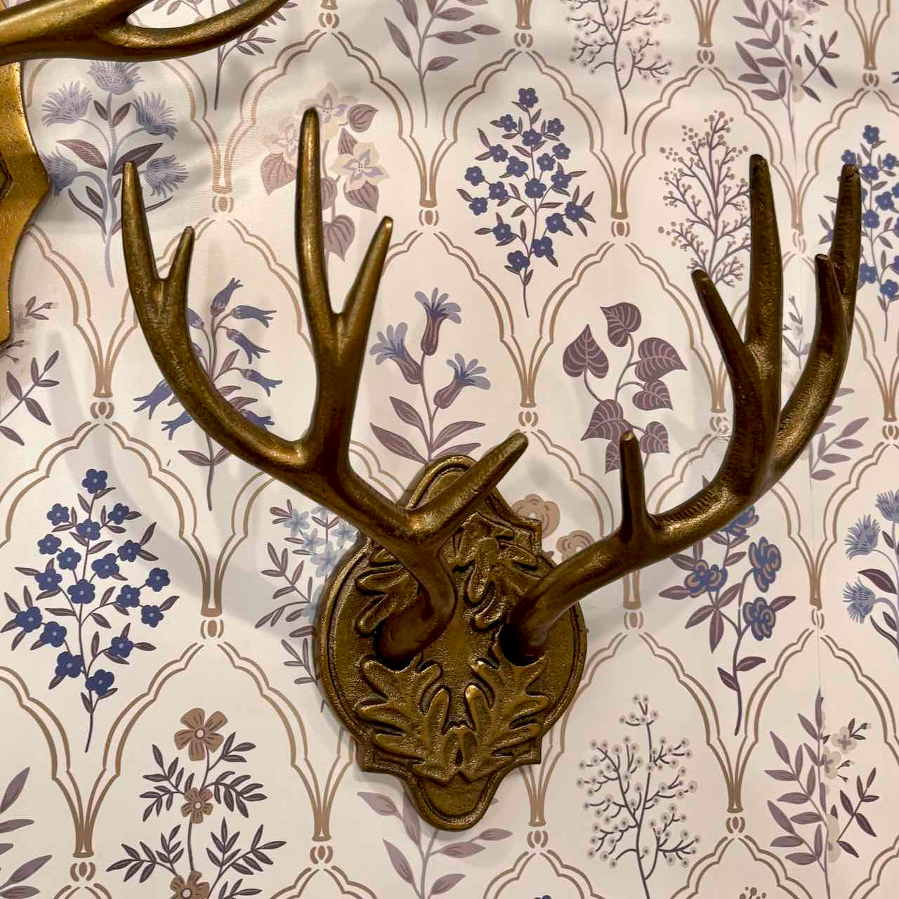 Oak Leaf Antler Wall Mount Small