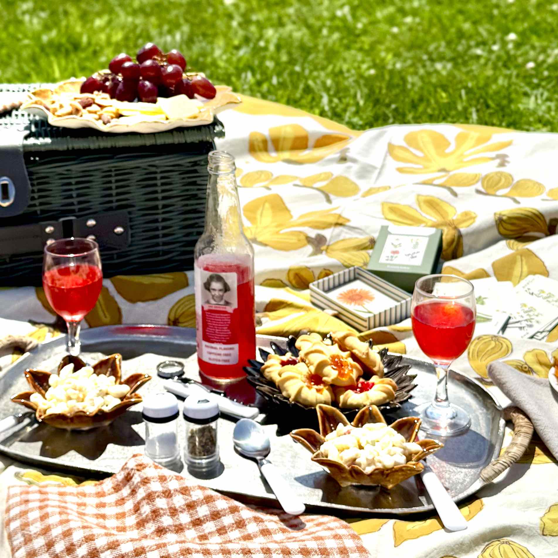 Countryside Picnic Basket