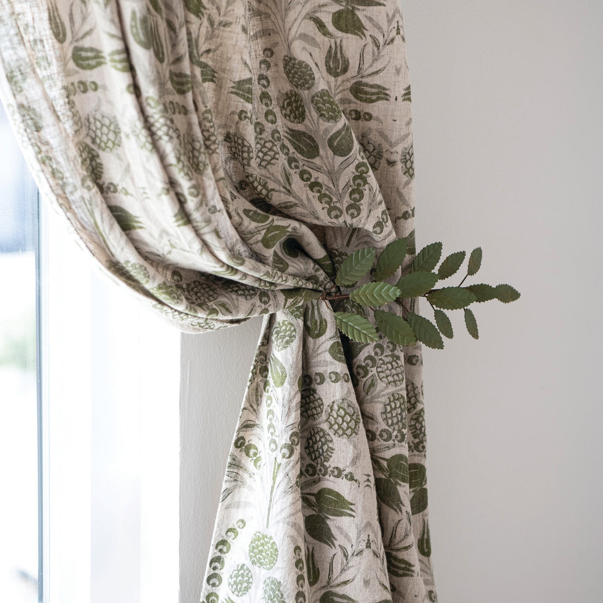 Green Leaves Toleware Curtain Tiebacks - Set of 2